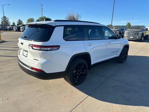 Used 2023 Jeep Grand Cherokee L Limited w/ Black Appearance Package AWD/4WD image 42