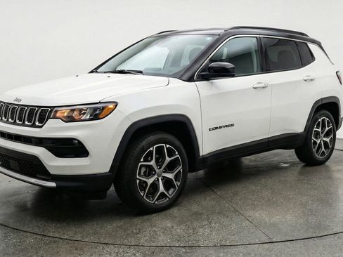 Used 2025 Jeep Compass Limited image 3