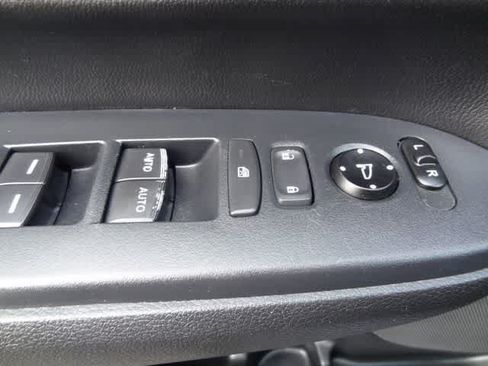 Used 2020 Honda CR-V Touring image 16
