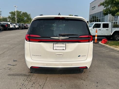 Used 2024 Chrysler Pacifica Pinnacle FWD image 5