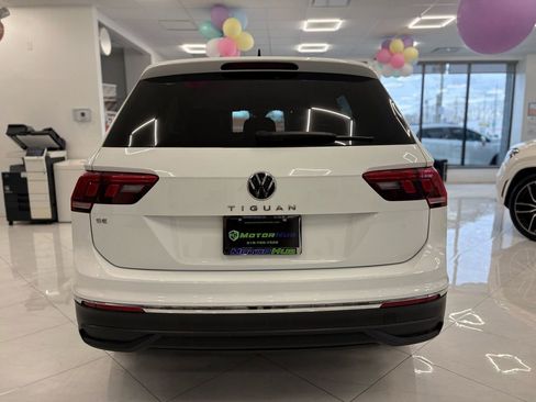 Used 2024 Volkswagen Tiguan SE image 11