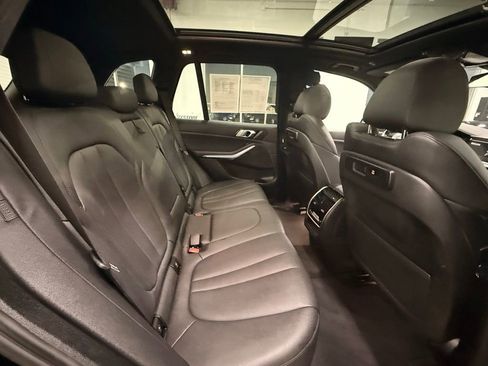 Used 2022 BMW X5 xDrive40i w/ Climate Comfort Package image 17