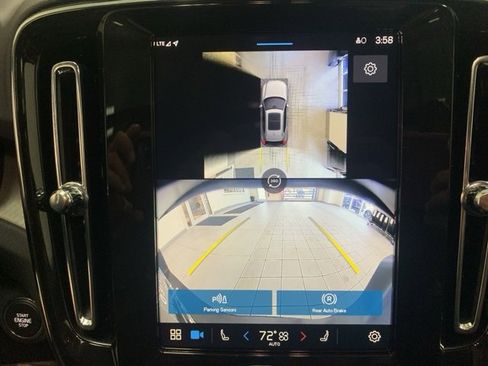 Certified 2025 Volvo XC40 B5 Plus image 17