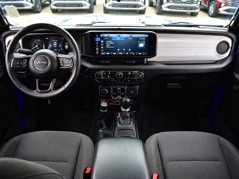 Used 2024 Jeep Wrangler Unlimited AWD/4WD image 35