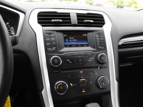 Used 2015 Ford Fusion SE w/ Equipment Group 201A FWD image 16