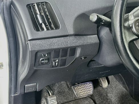 Used 2015 Toyota Prius Persona Series FWD image 16