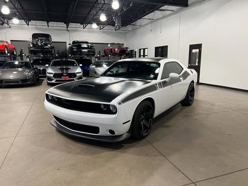 Used 2023 Dodge Challenger R/T w/ T/A Package image 7