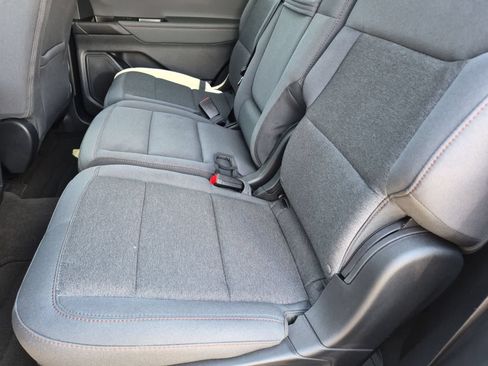 Used 2025 Ford Explorer Active AWD/4WD image 18