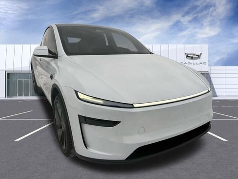 Used 2026 Tesla Model Y 2WD image 1