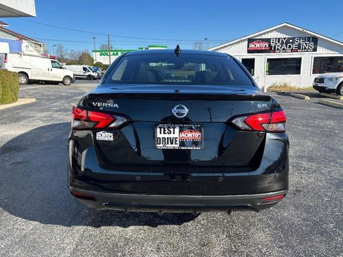 Used 2021 Nissan Versa SR w/ Convenience Package image 3