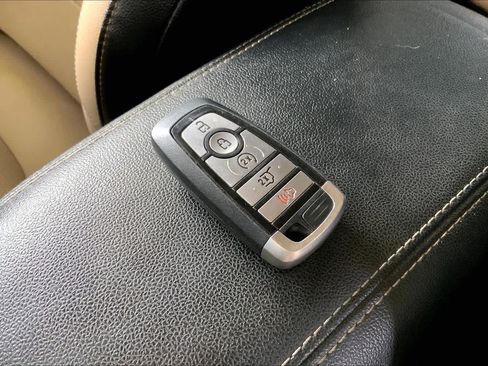 Used 2020 Ford Escape Titanium AWD/4WD image 15