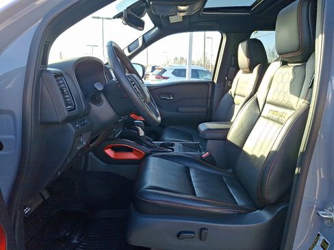 Used 2023 Nissan Frontier PRO-4X w/ Pro-4X Premium Package image 13