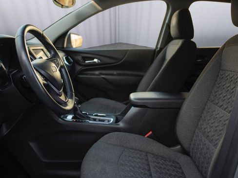 Used 2023 Chevrolet Equinox LT image 2