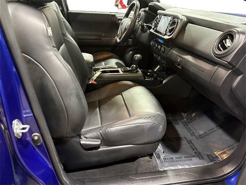 Used 2022 Toyota Tacoma TRD Off-Road w/ TRD Premium Off Road Package image 11