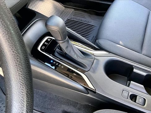 Used 2025 Toyota Corolla LE image 15