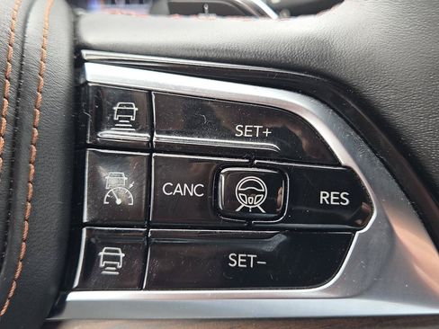 Used 2021 Jeep Grand Cherokee L Summit w/ Advanced Protech Group IV AWD/4WD image 32
