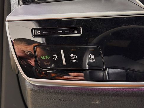 Used 2023 Audi A8 L 3.0T w/ Luxury Package image 30