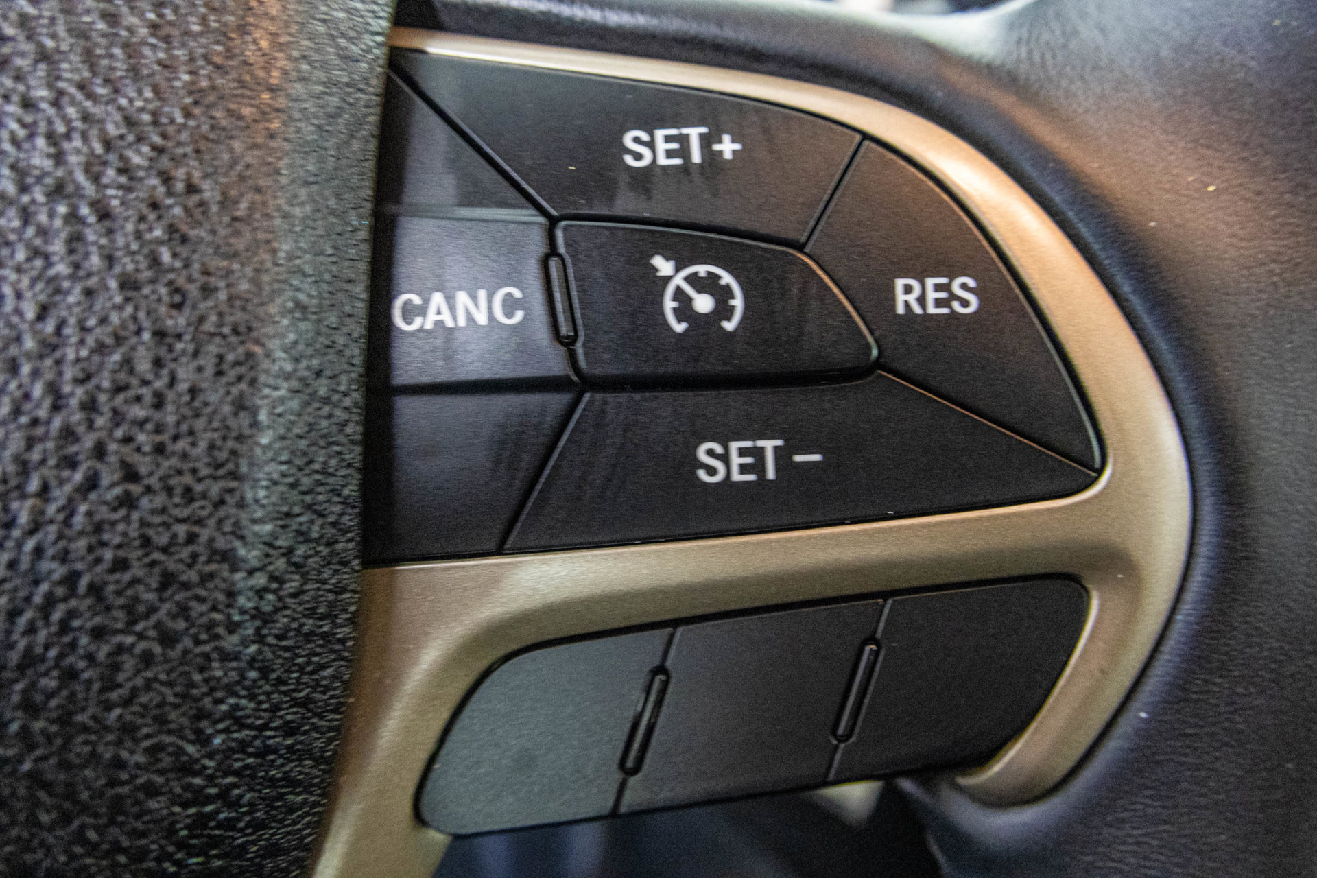 Used 2016 Jeep Cherokee Sport w/ Cold Weather Group FWD image 31