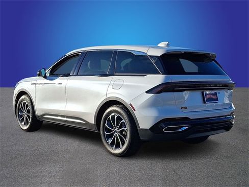 Used 2025 Lincoln Nautilus Premier w/ Equipment Group 102A image 6