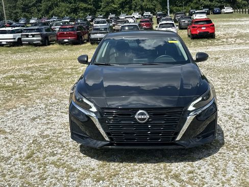 Used 2025 Nissan Altima 2.5 S FWD image 2