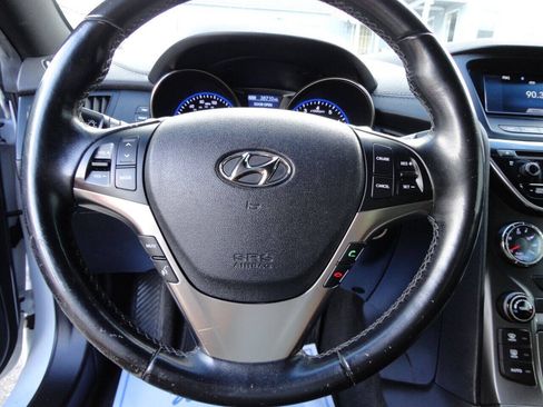 Used 2016 Hyundai Genesis 3.8 RWD image 23