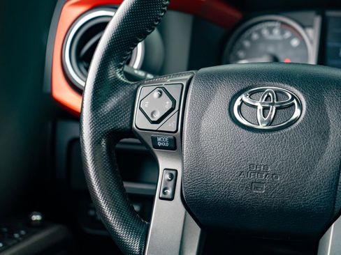 Used 2016 Toyota Tacoma TRD Sport w/ Premium & Technology Package RWD image 22