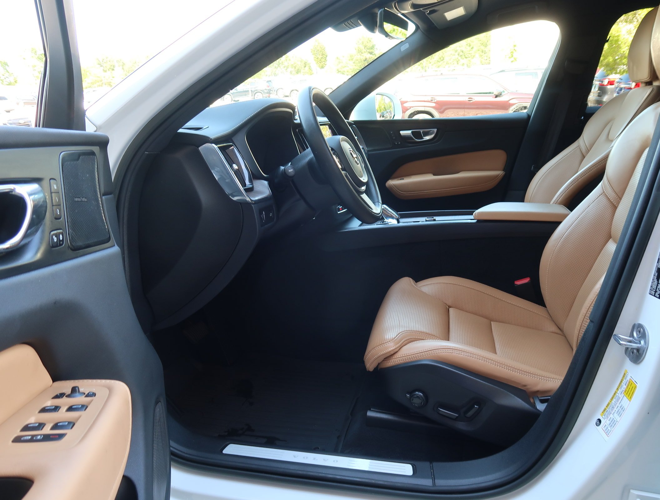 Used 2022 Volvo XC60 B6 Inscription w/ Advanced Package AWD/4WD image 11