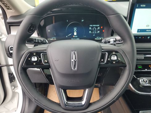 New 2026 Lincoln Corsair Premiere image 16