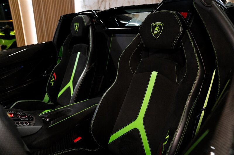 Used 2020 Lamborghini Aventador SVJ AWD/4WD image 10