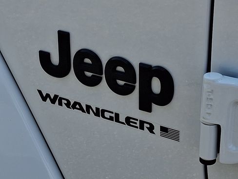 Used 2025 Jeep Wrangler Unlimited Sahara w/ Safety Group AWD/4WD image 31