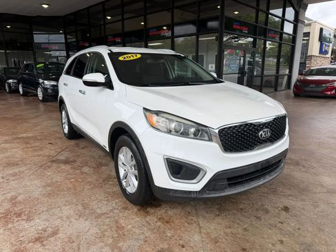Used 2017 Kia Sorento AWD w/ LX Convenience Package image 1