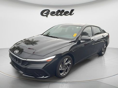 Certified 2025 Hyundai Elantra Sport FWD image 1
