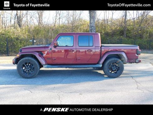 Used 2021 Jeep Gladiator Overland image 2