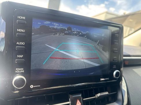 Used 2022 Toyota Corolla LE FWD image 16