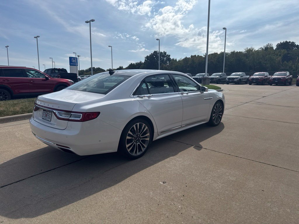 Used 2018 Lincoln Continental Select AWD/4WD image 4