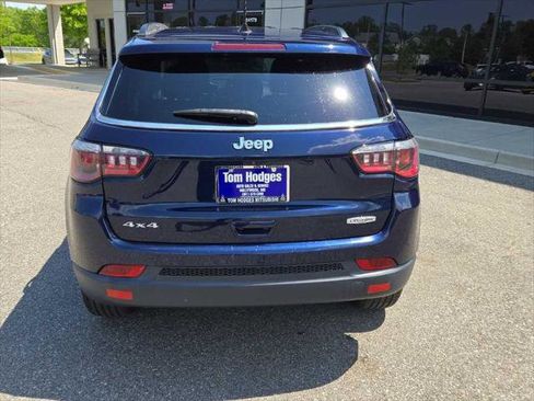 Used 2019 Jeep Compass Latitude AWD/4WD image 2