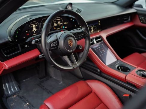 Used 2022 Porsche Taycan image 2