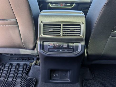 Used 2025 Volkswagen Atlas SE image 26