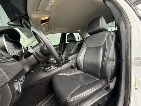 Used 2019 Chrysler 300 Touring L w/ Quick Order Package 2EF RWD image 12