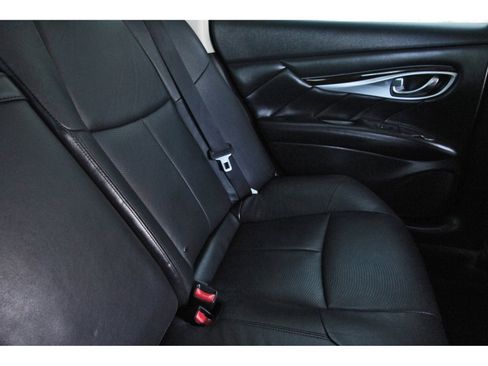 Used 2017 INFINITI Q70 3.7 image 15