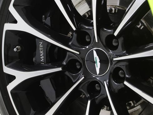 Used 2019 Aston Martin V8 Vantage Coupe RWD image 18