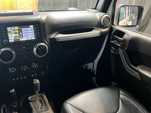 Used 2015 Jeep Wrangler Unlimited Sahara w/ Connectivity Group image 30