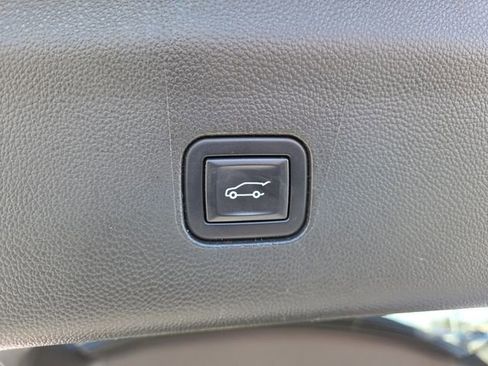 Used 2022 Buick Enclave Premium w/ Experience Buick Package image 19