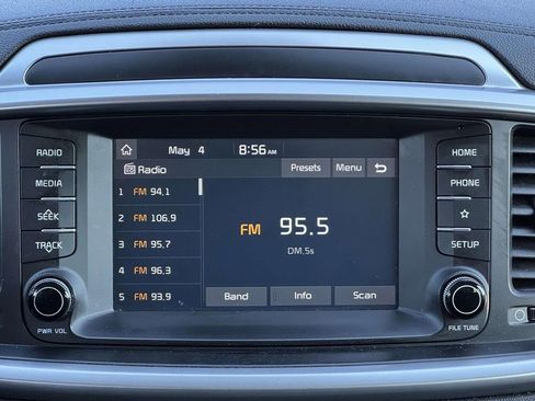 Used 2019 Kia Sorento AWD image 4