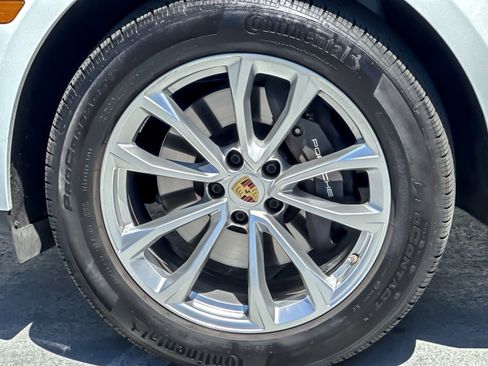 Certified 2023 Porsche Macan AWD/4WD image 26