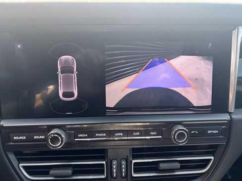 Certified 2021 Porsche Macan image 22