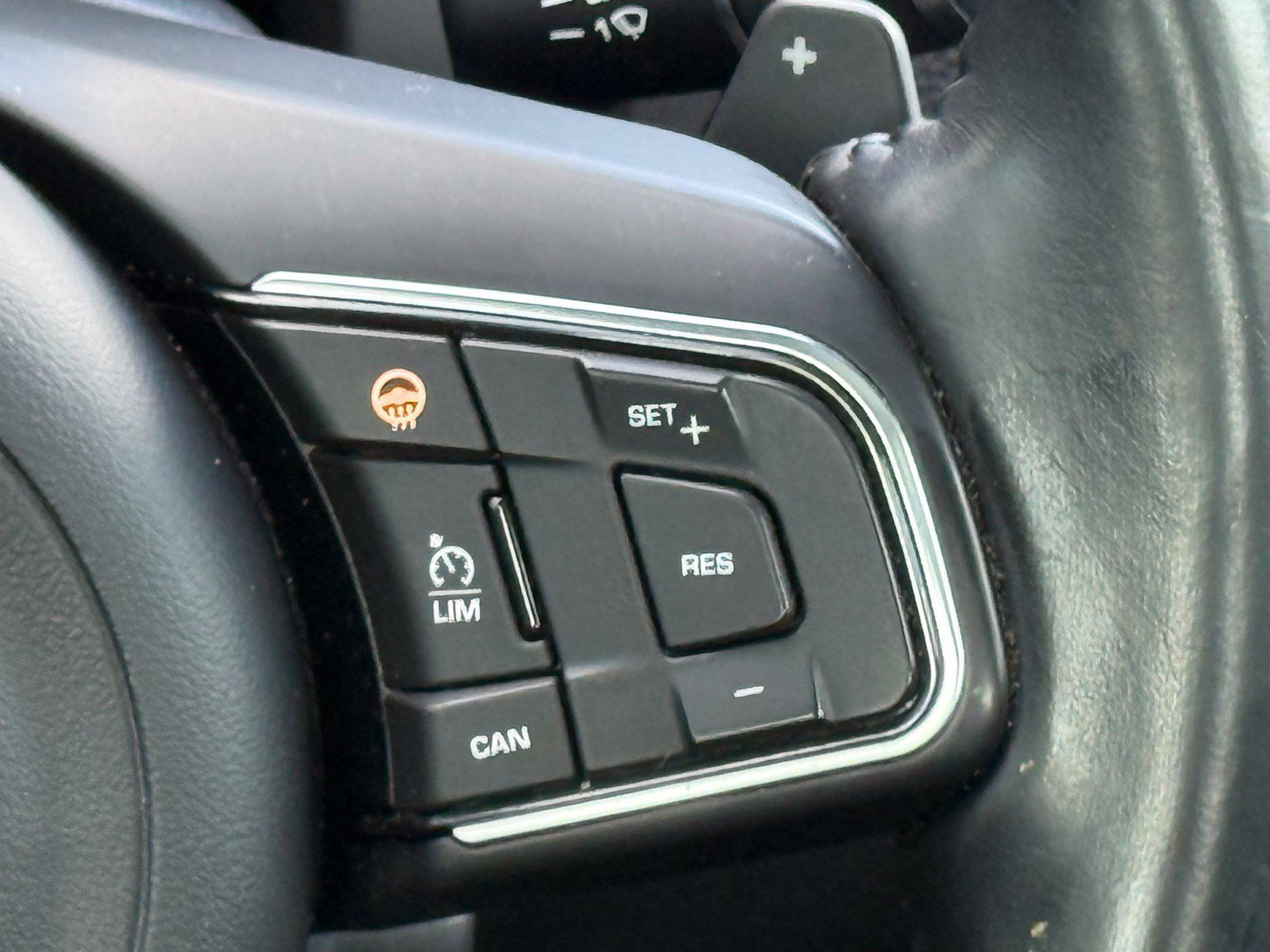 Used 2017 Jaguar XE Premium AWD/4WD image 31