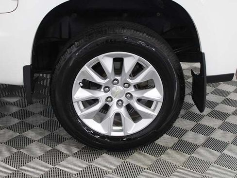 Used 2020 Chevrolet Silverado 1500 Custom w/ Custom Value Package AWD/4WD image 17