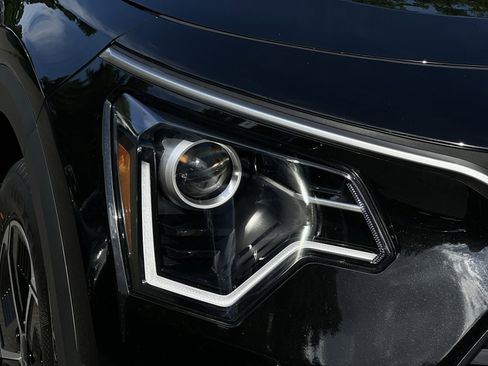 New 2026 Kia Niro LX FWD image 13