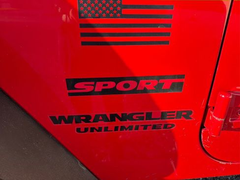 Used 2015 Jeep Wrangler Unlimited Sport w/ Quick Order Package 24S AWD/4WD image 11